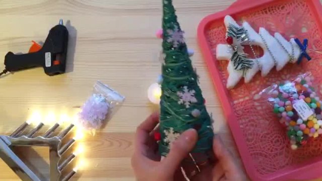 Мастер-класс: елочка из ниток