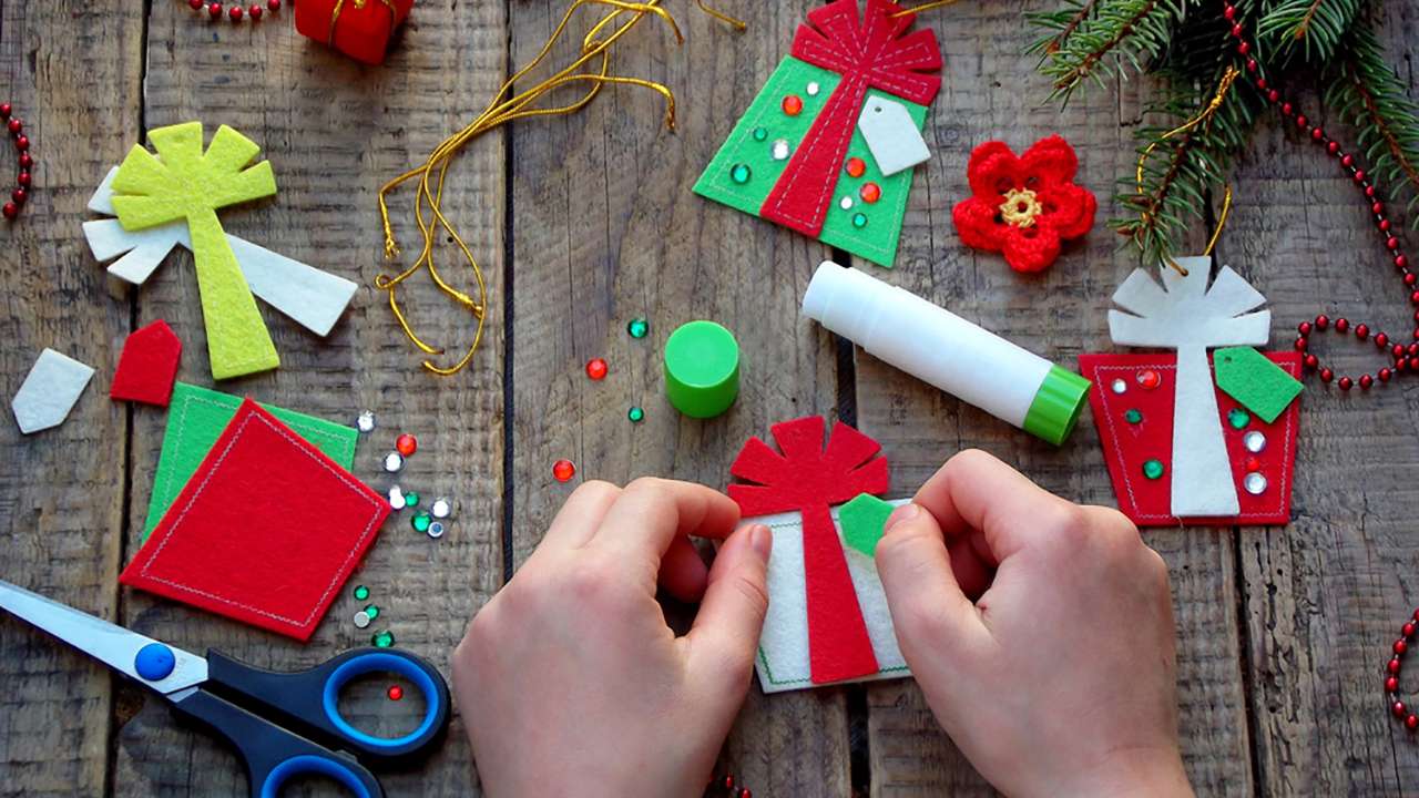 Новогодние игрушки своими руками. 10 идей от простого к сложному