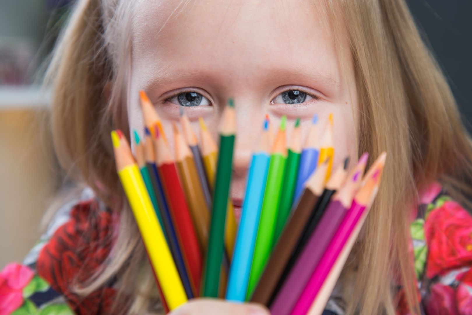 Цветные карандаши для девочек